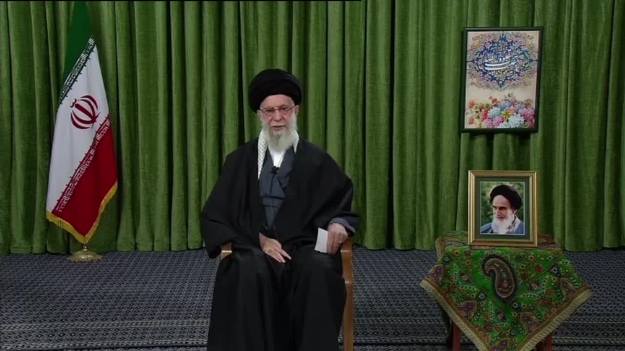 بمناسبة النوروز ورأس السنة..السيد الخامنئي يسمي العام الجديد ب"الطفرة الإنتاجية بمشاركة شعبية"