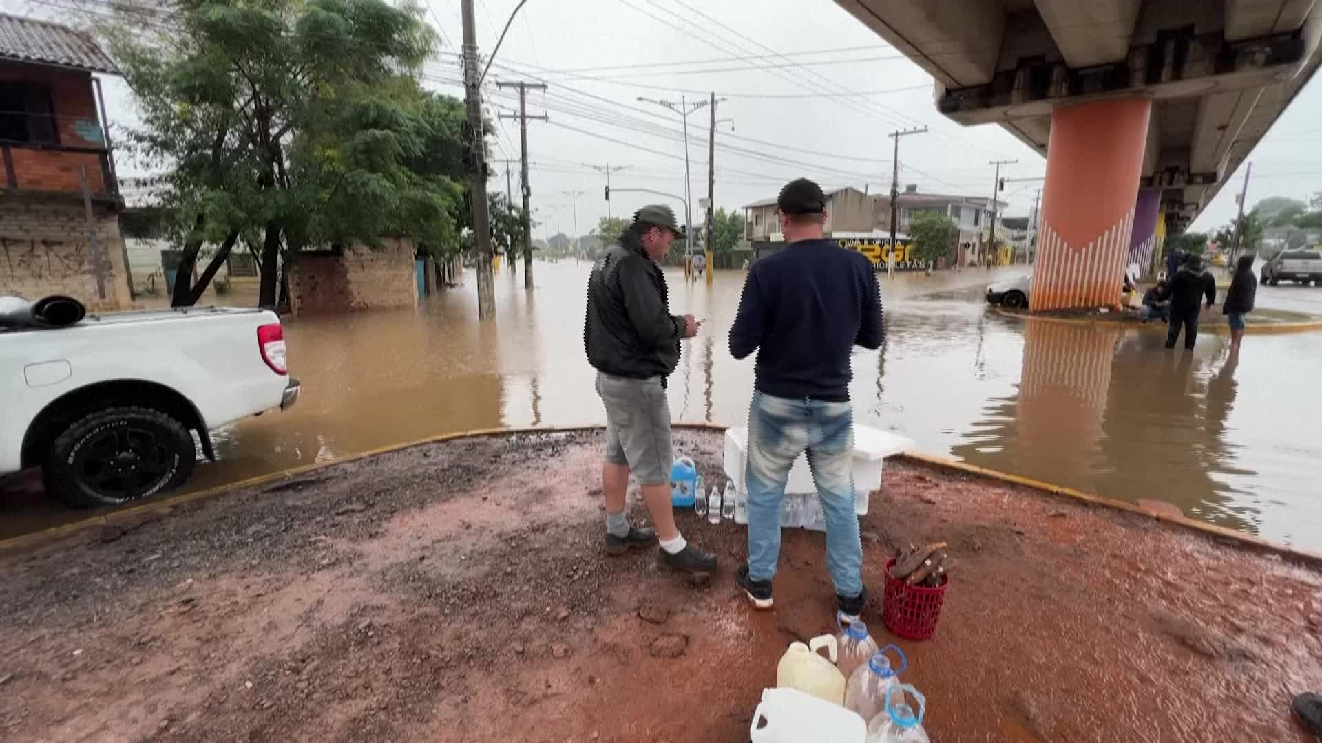 Fear in Brazil as river levels rise again in the south of the country