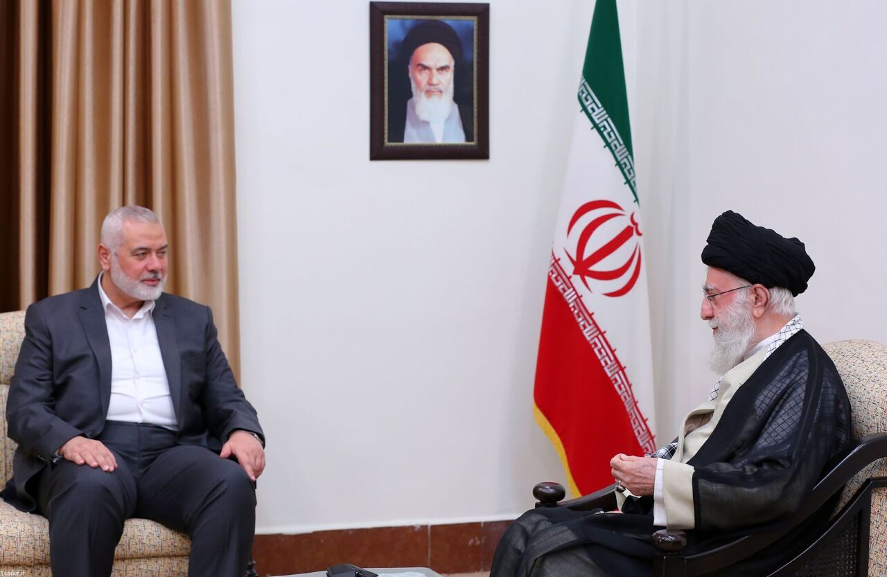 مسؤول ايراني كبير ينفي ليونيوز ما نشرته وكالات ومؤسسات إعلامية حول لقاء الامام الخامنئي وهنية: اكاذيب وافتراءات هدفها خلق فتنة