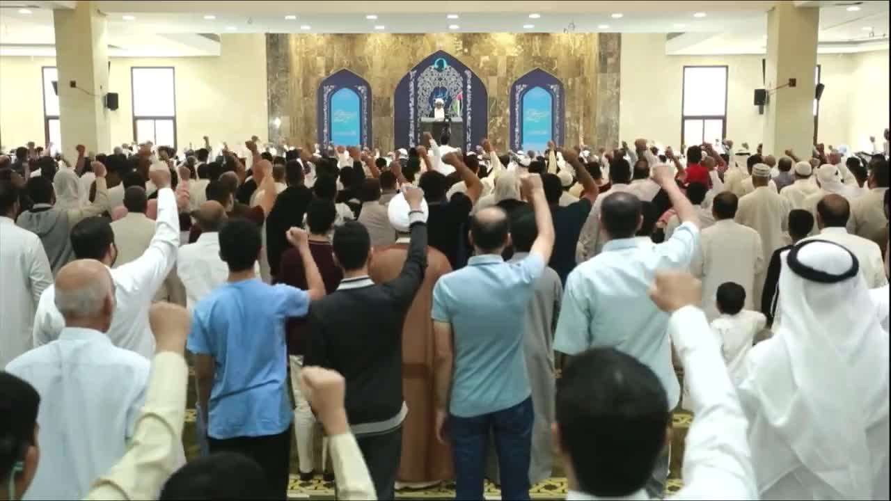 البحرينيون يستهلون شعائر الجمعة بالتكبيرات والهتافات المنددة بكيان الاحتلال وأمريكا