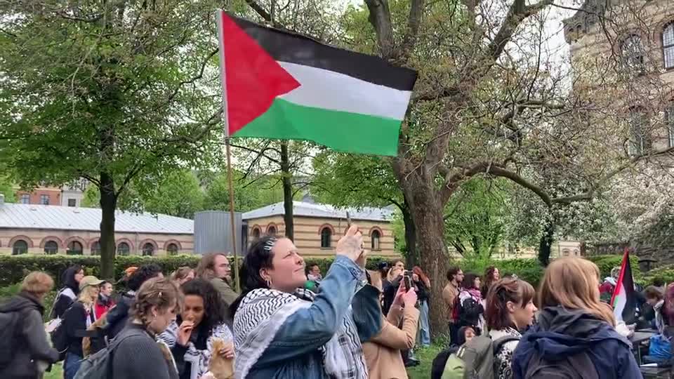طلاب جامعة كوبنهاغن ينضمون إلى الحراك الطلابي العالمي وينصبون مخيمًا تضامنياً مع غزة