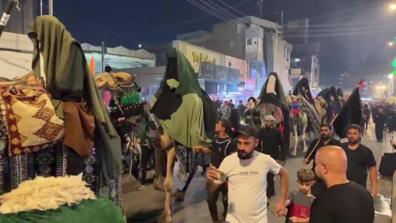 على طريق المشّاية .. موكب يحاكي رحلة سبي نساء آل البيت (ع) بعد معركة كربلاء عام 61 للهجرة