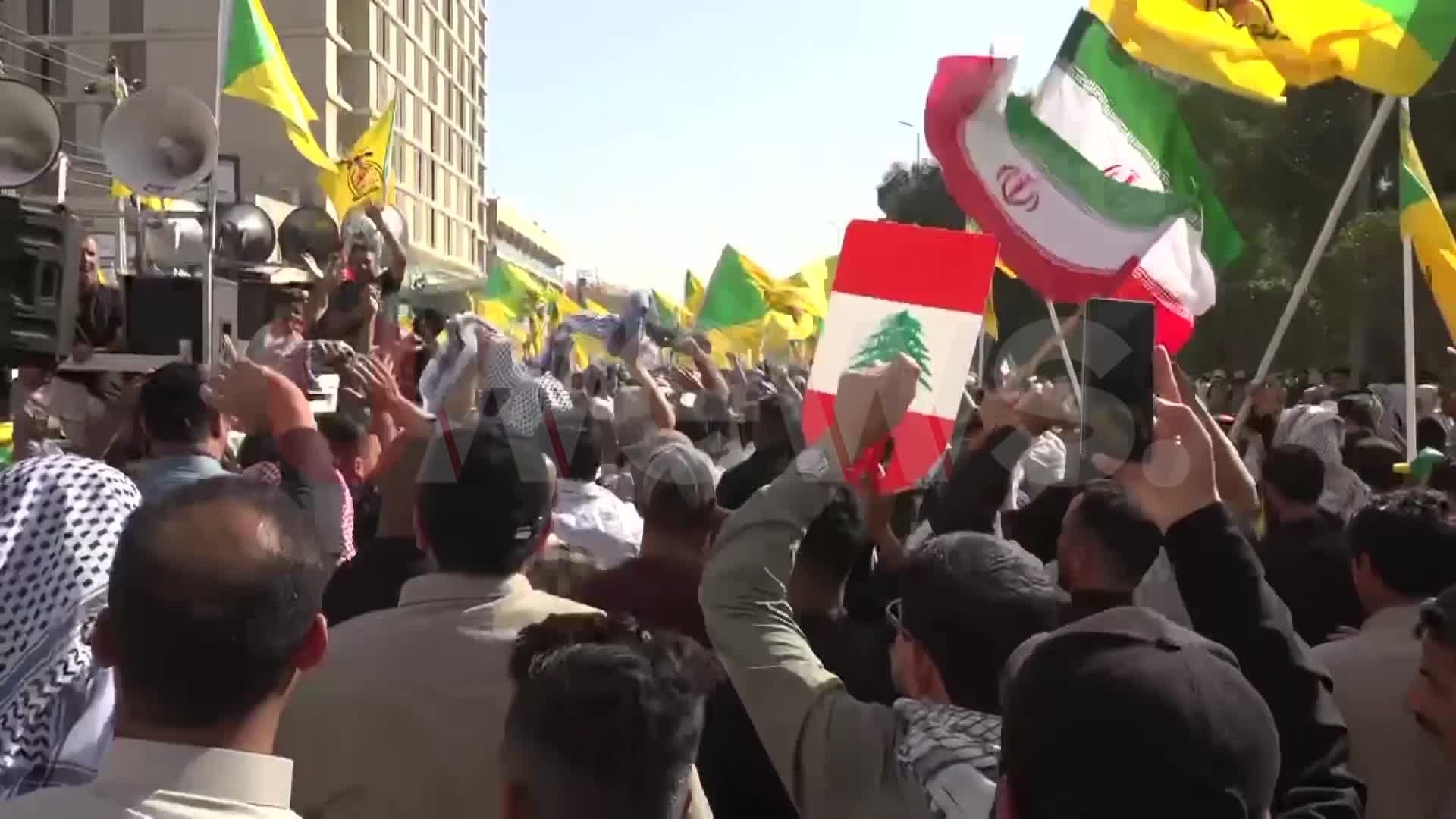 مسيرة حاشدة للدعم والتضامن مع لبنان وإيران بمشاركة قيادات فصائل عراقية