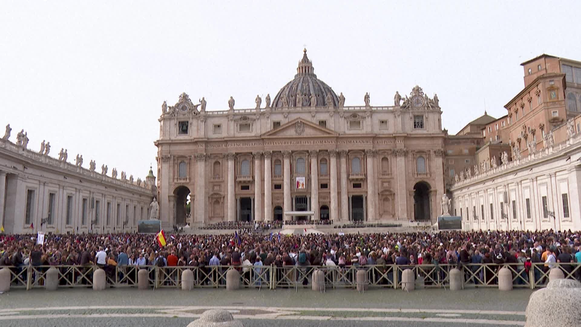 البابا ليون الرابع عشر يدعو إلى "سلام عادل ودائم" لأوكرانيا والمسيحيين المضطهدين