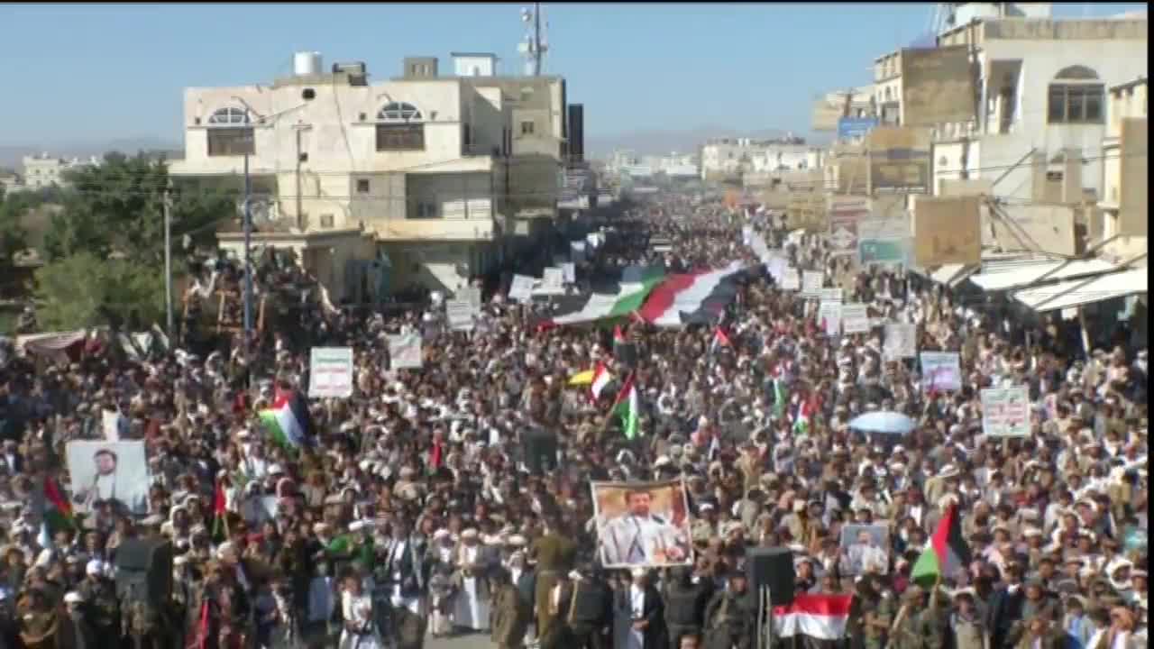 مسيرات حاشدة في صعدة تضامنًا مع غزة: فتح جسر بري لإغاثة إسرائيل لعنة ستلاحق الأنظمة المتورطة