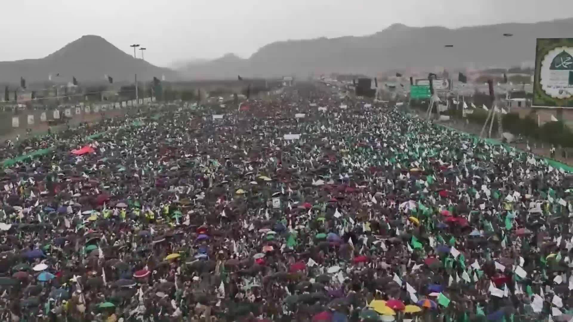صنعاء تحتفي بذكرى المولد النبوي الشريف في ميدان السبعين بحشد غير مسبوق