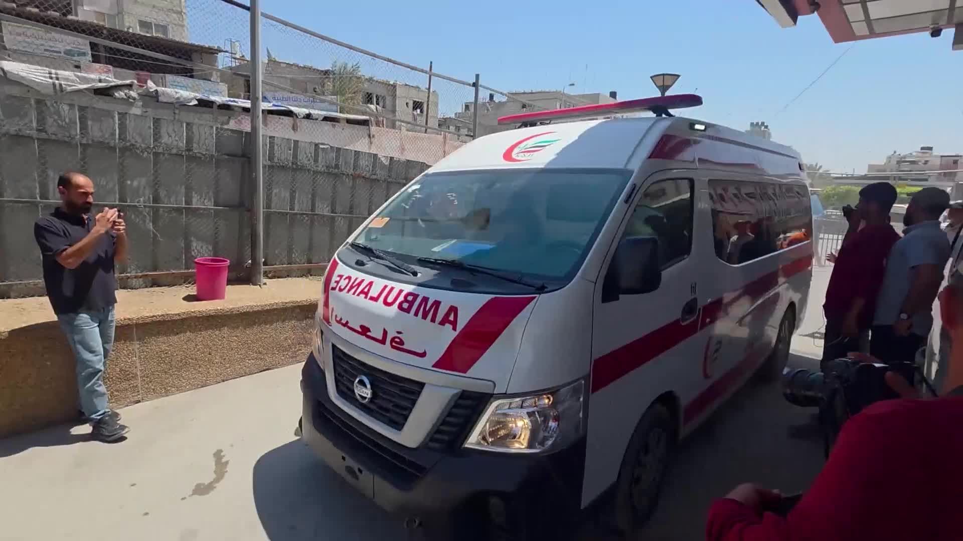 3 إصابات بينها حالة خطيرة وطفل في قصف إسرائيلي بمواصي خان يونس وحصيلة شهداء الاعتداءات ترتفع إلى 14 منذ الفجر