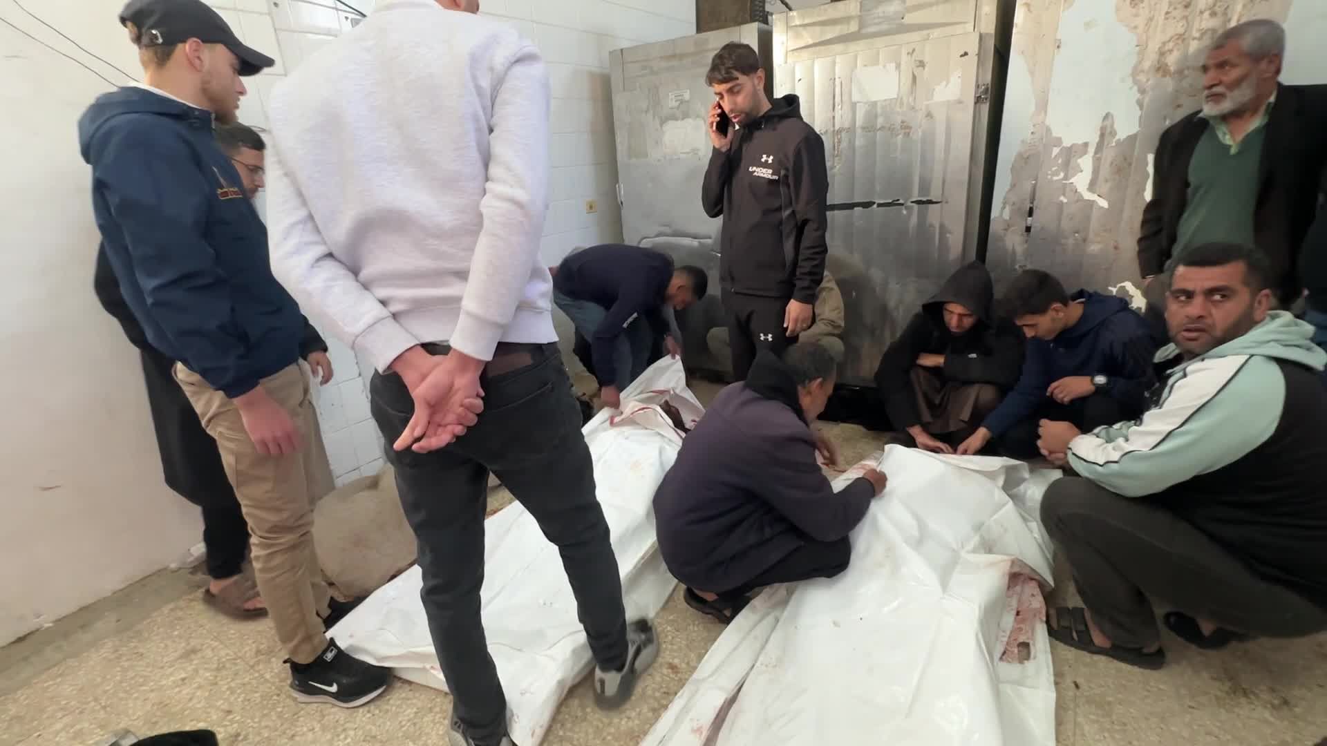 6 شهداء في قصف إسرائيلي شرق مخيم البريج وشقيق أحد الضحايا يروي تفاصيل الاستهداف