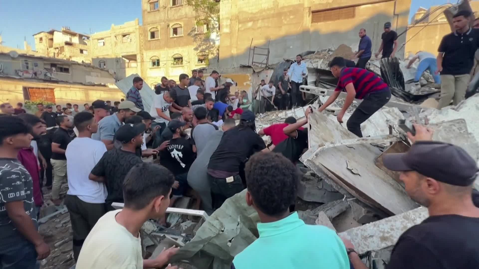 8 شهداء بينهم طفلان نتيجة العدوان المتواصل على غزة والحصيلة تصل الى 73420 شهيدا