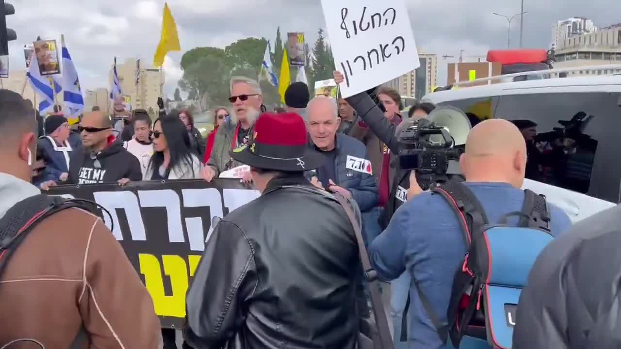 احتجاجات أمام مكتب نتنياهو في القدس المحتلة للمطالبة بإتمام صفقة التبادل مع حماس