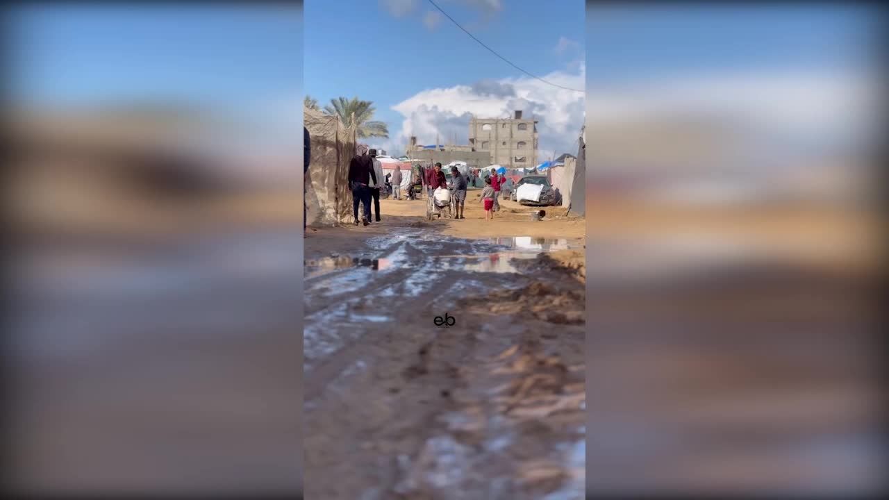 الأمطار تُغرق خيام النازحين جنوب قطاع غزة وبلدية غزة تناشد