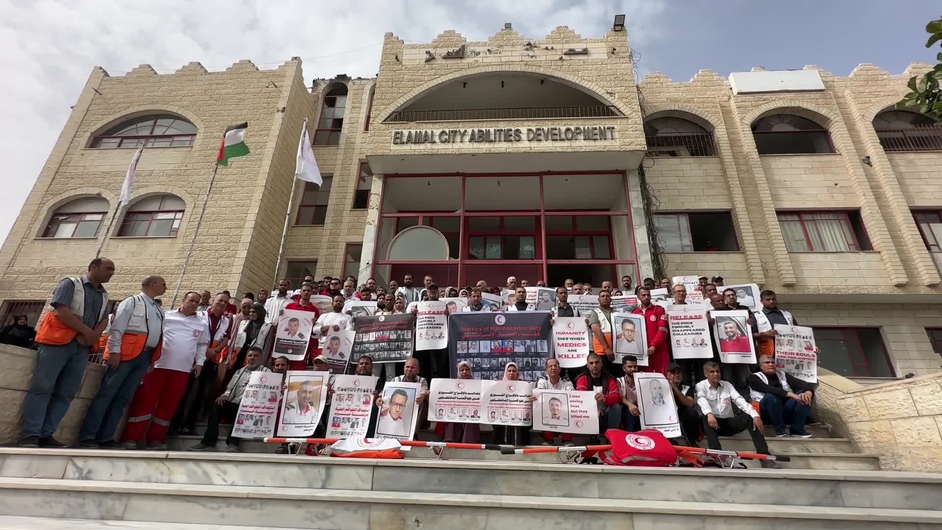 الهلال الأحمر يطالب بتشكيل لجنة تحقيق دولية مستقلة بجريمة استهداف طواقمه في رفح