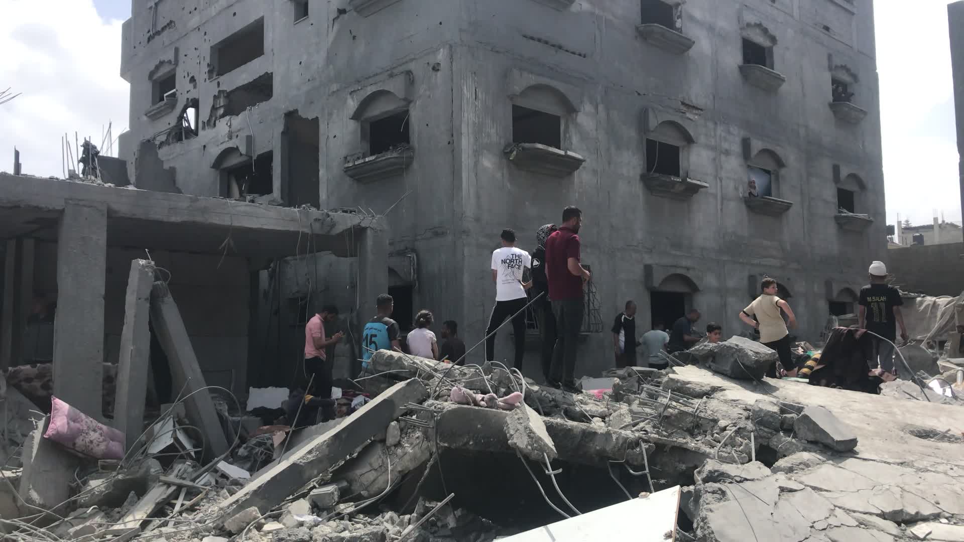 الحرب التدميرية ضد قطاع غزة تدخل يومها الـ 208 على التوالي ومجازر جديدة ضد الأهالي