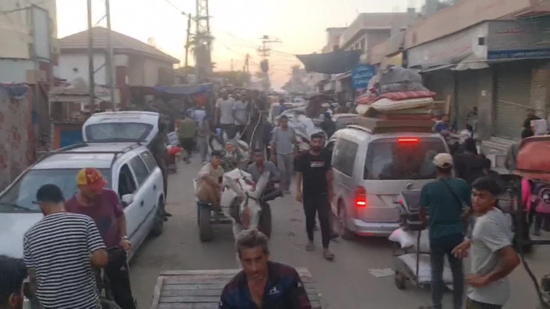بعد إخلاء جديد ونزوح 250 ألف غزي.. بلدية دير البلح: خروج 25 مركز إيواء و 4 آبار عن الخدمة