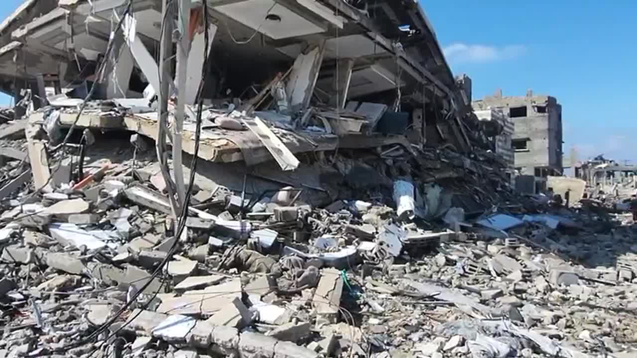 عدسة يونيوز ترصد الدمار في منطقة التوام والكرامة غرب مدينة غزة بعد انسحاب جيش الاحتلال منها
