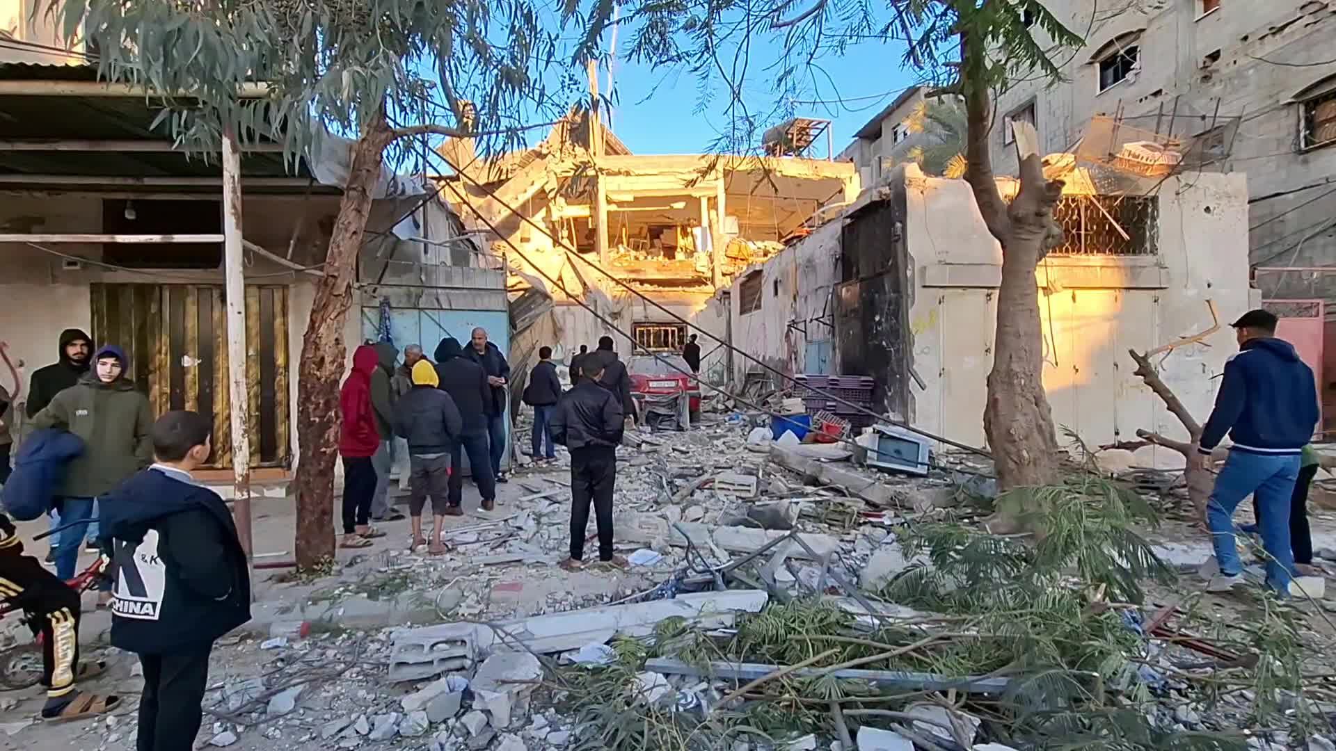  غزة تحت القصف.. "إسرائيل" تُواصل حرب الإبادة الجماعية على القطاع لليوم الـ 456 على التوالي