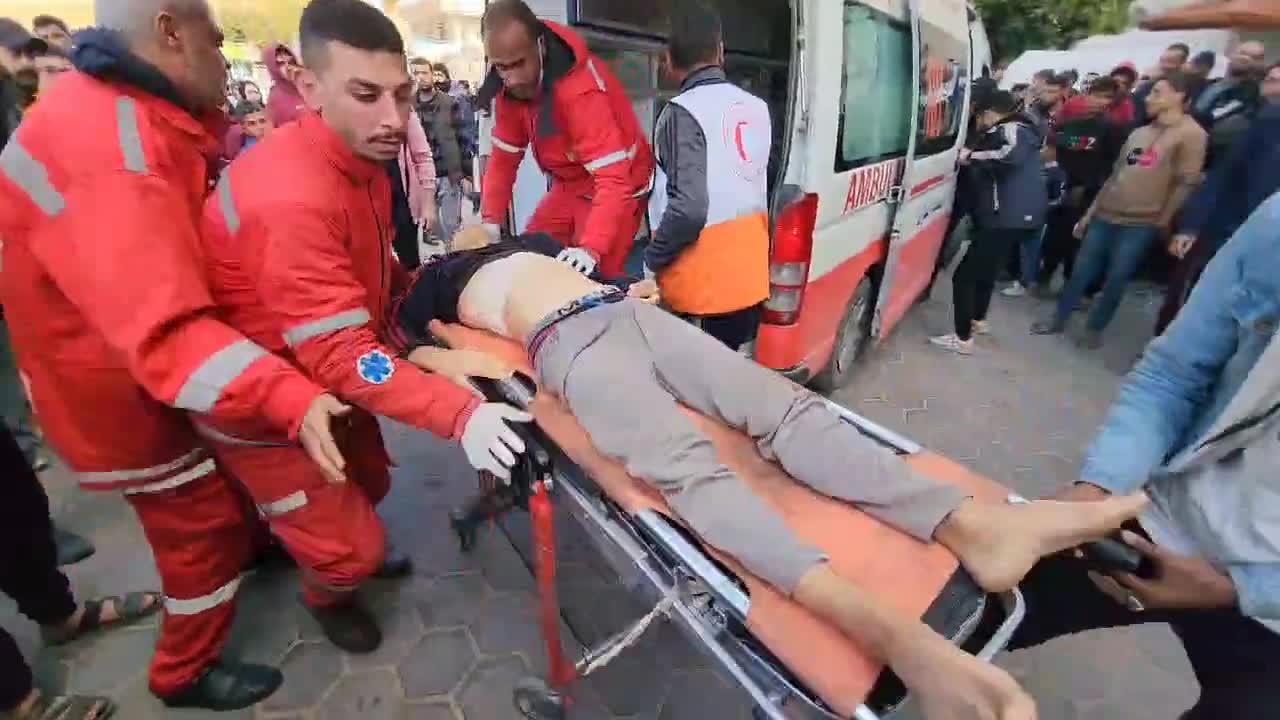 مجازر جديدة في منطقة حكر الجامع بدير البلح.. وحصيلة الشهداء ترتفع إلى 30 شهيدًا