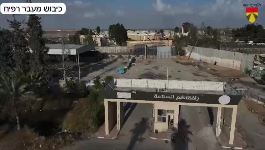 مشاهد جوية توثق توقف حركة السفر وإدخال المساعدات بعد سيطرة الاحتلال على معبر فح