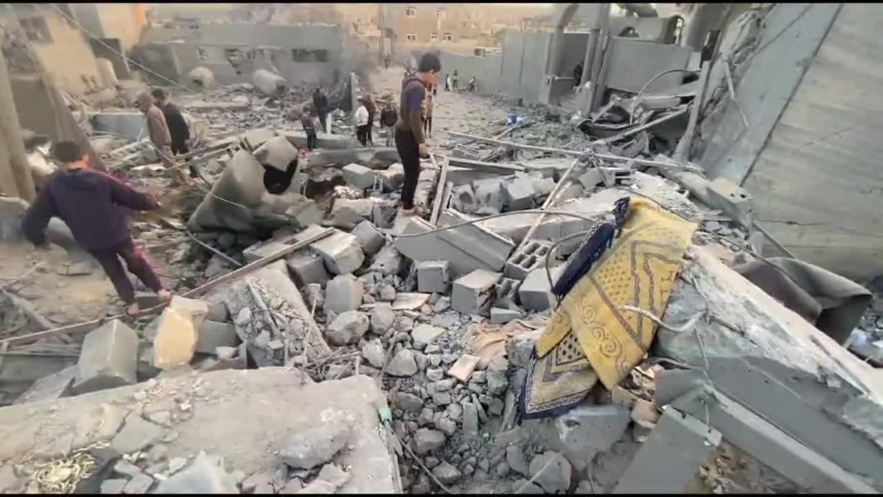 مسجد "عمر بن عبد العزيز" في رفح ينضم إلى قائمة أكثر من 1000 مسجد دمره الاحتلال منذ 7 أكتوبر