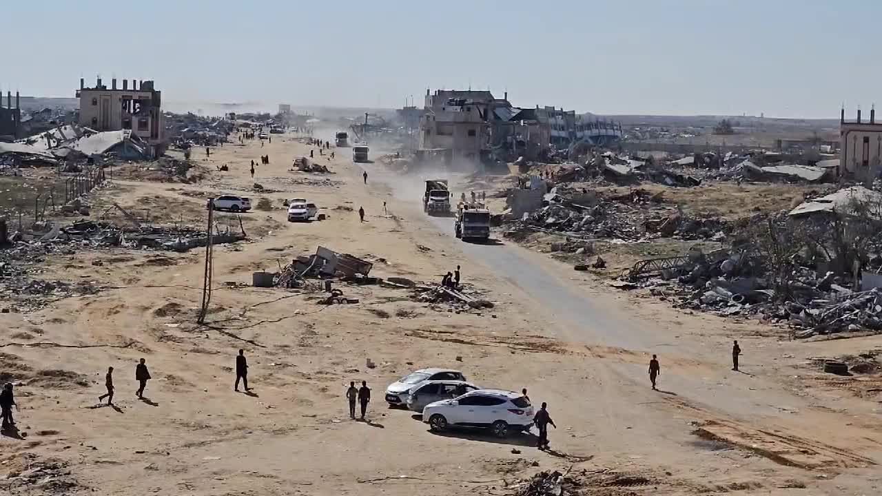شاحنات المساعدات تواصل الدخول الى قطاع غزة عبر معبر رفح البري