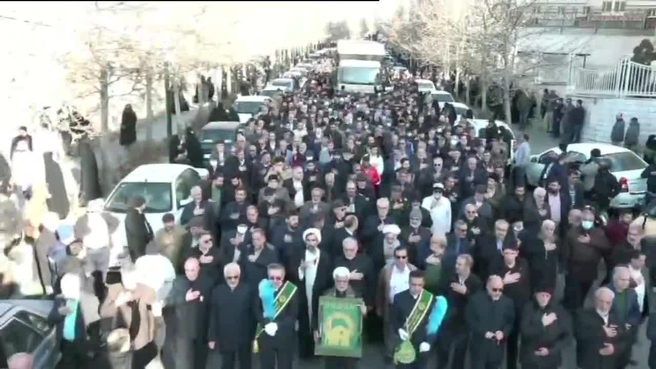 جماهير غفيرة تشيّع جثامين المستشارين الإيرانيين الذين استشهدوا في عدوان إسرائيلي على دمشق