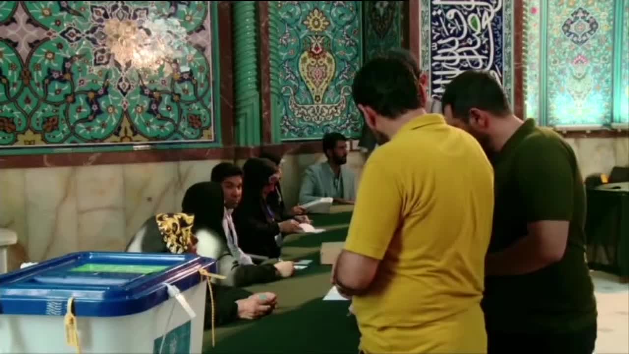 مئات آلاف الإيرانيين يتوافدون إلى مراكز الاقتراع للإدلاء بأصواتهم في الانتخابات الرئاسية