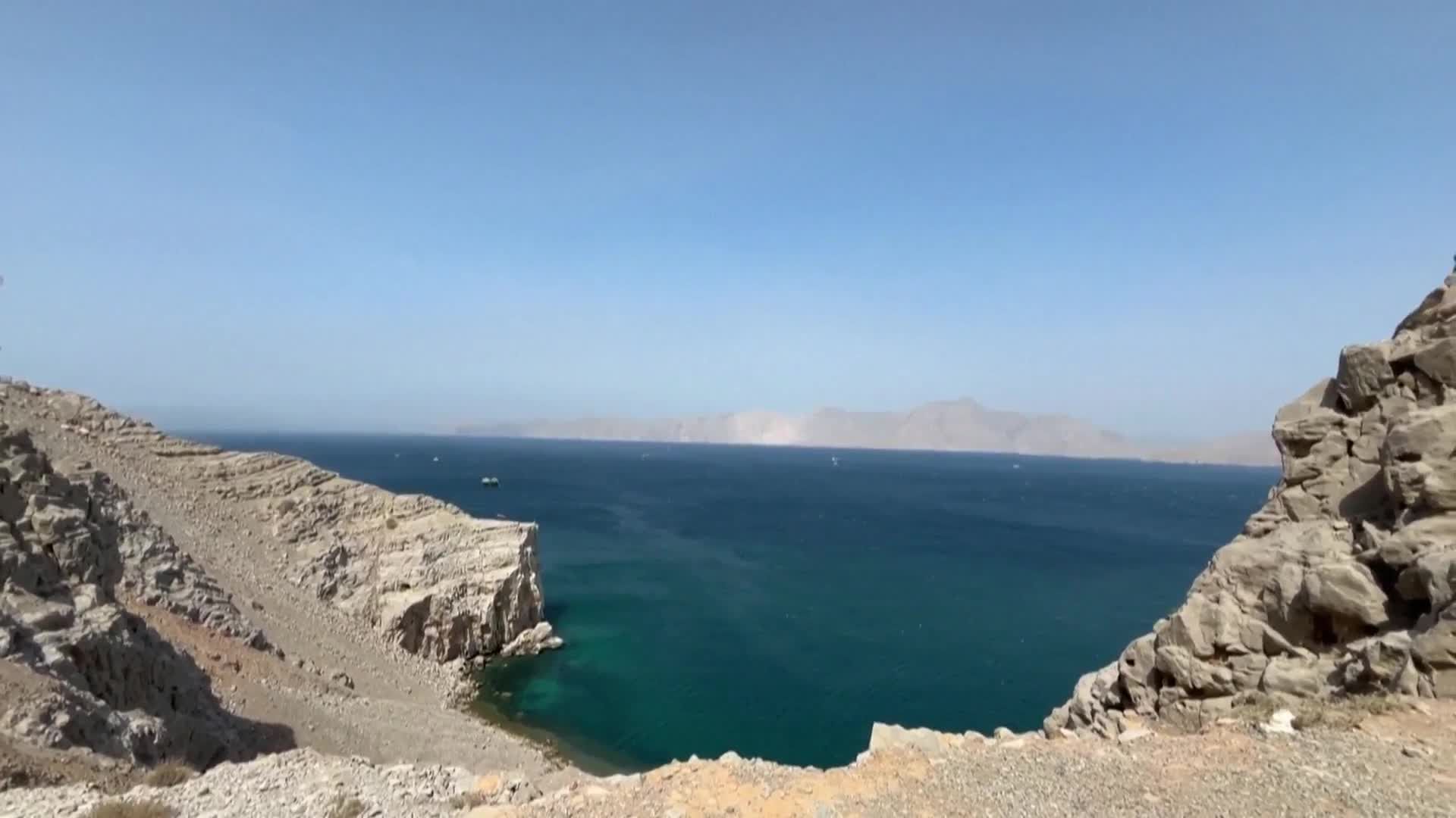 طهران تدرس قانوناً لتنظيم الملاحة في هرمز: تثبيت السيادة الإيرانية ومنع السفن الإسرائيلية وداعميها من العبور