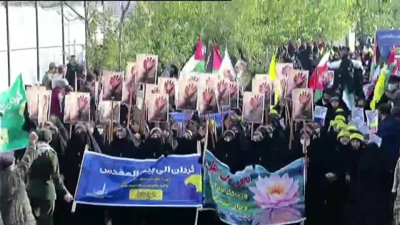 طهران تنتصر لغزة.. وقفة تضامنية واستعراض لقوات التعبئة في شارع الثورة بمشاركة شعبية حاشدة