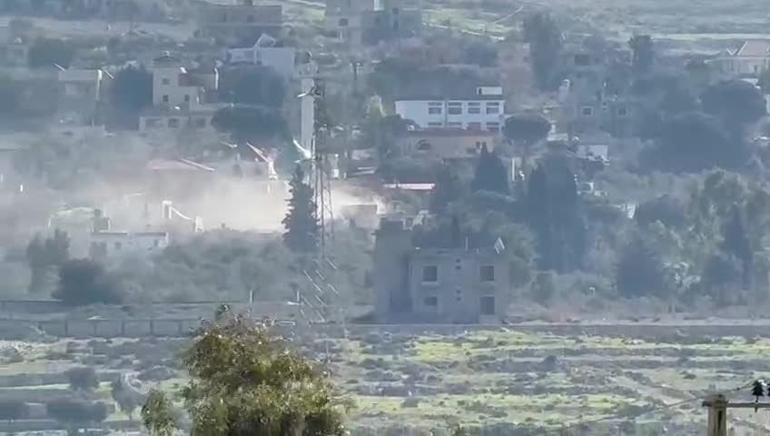 الجيش الإسرائيلي يمعن في حرق المنازل وتجريف الوديان في جنوب لبنان