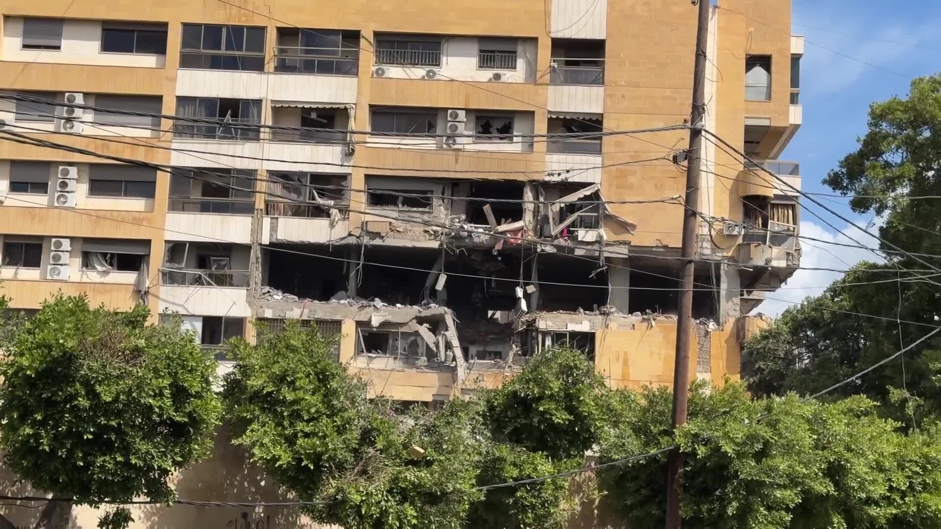 أمين عام حركة الأمة من أمام المبنى المستهدف في الغبيري: بيئة المقاومة متماسكة ونحن مستعدون للتضحية بكل شيء