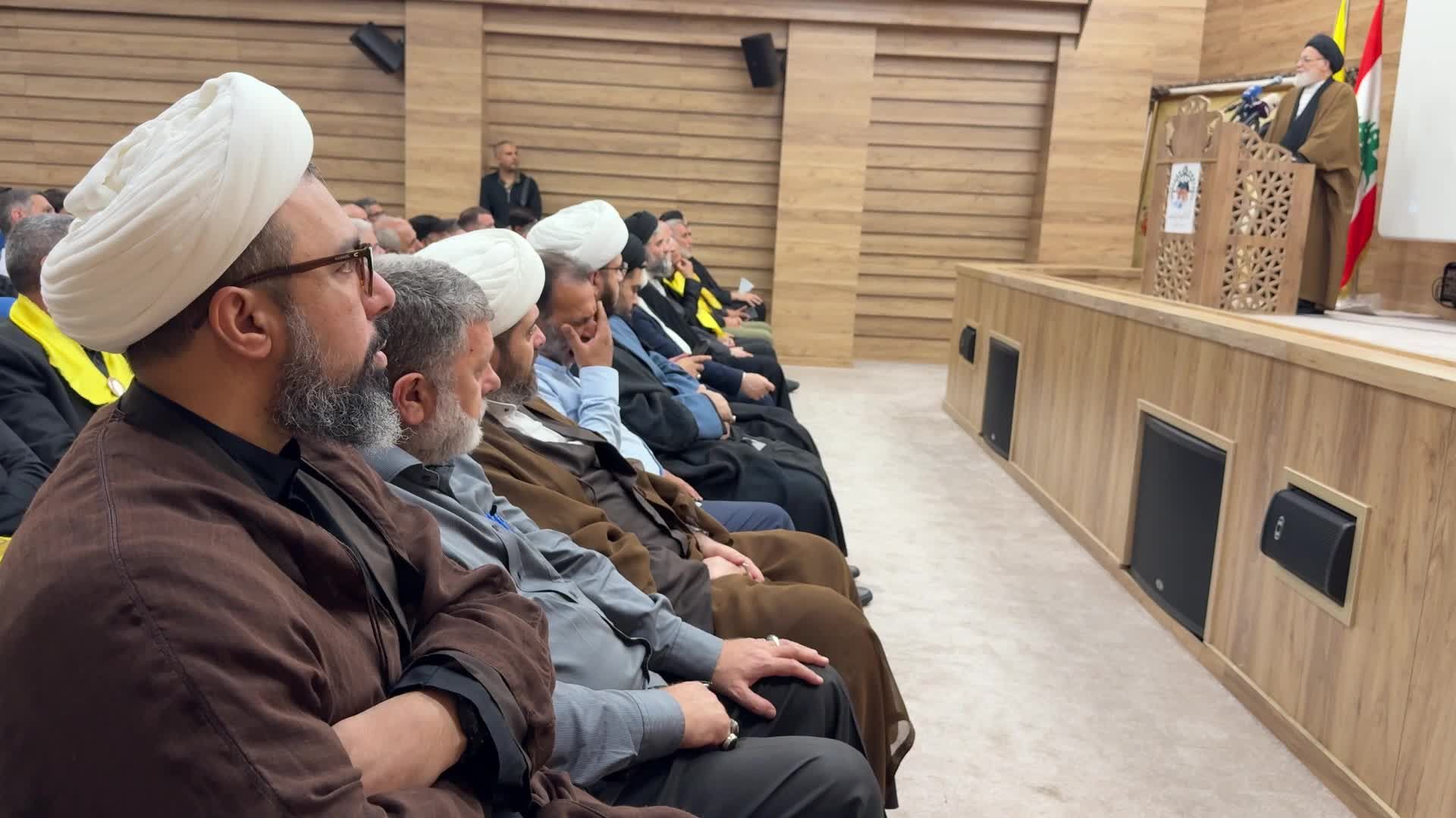 مجمع الامام الخميني (قده) للجالية الإيرانية في بيروت يحتفي بيوم الشهيد ويُكرِّم عوائل الشهداء