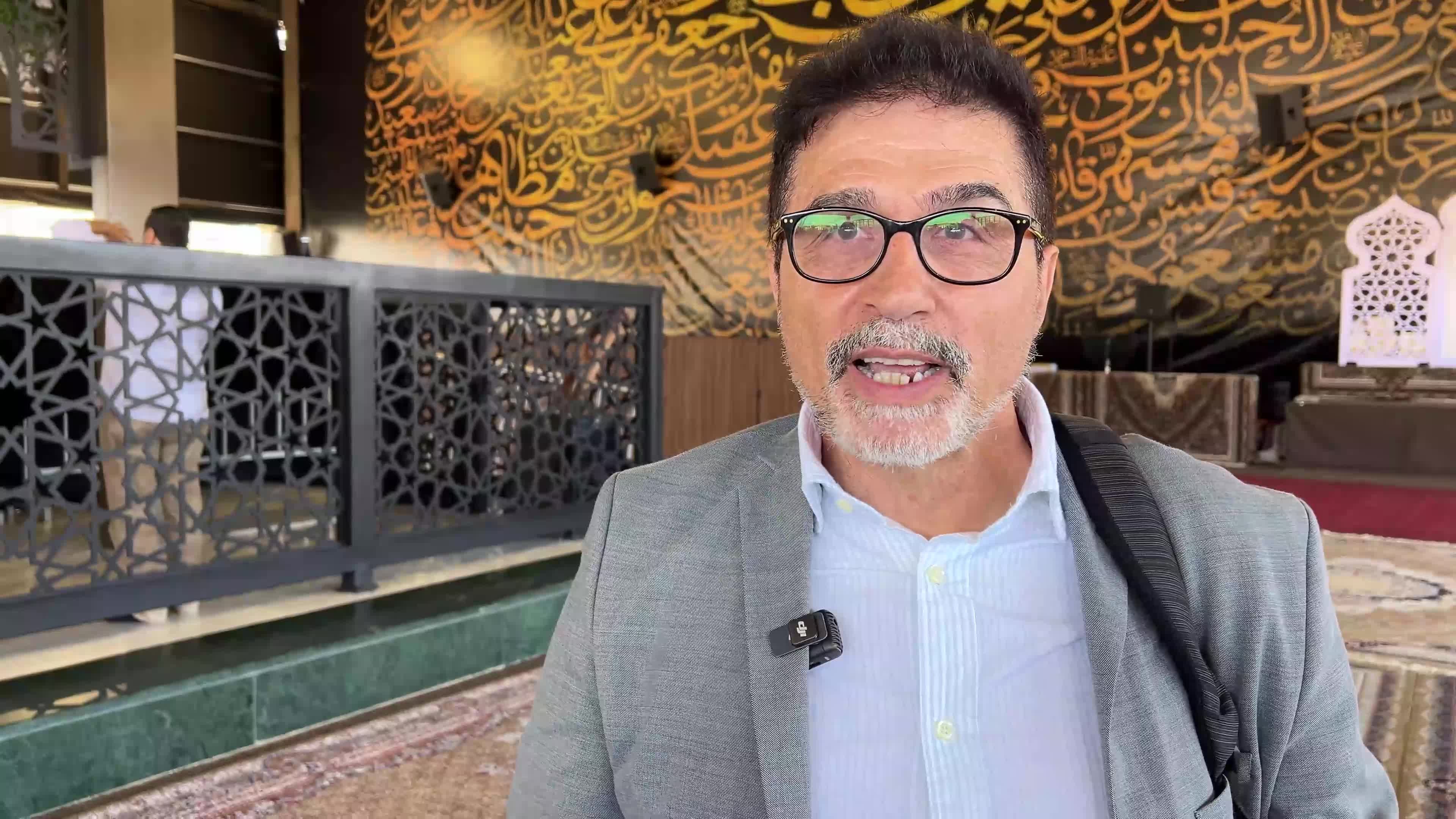 مناضل إسباني من مرقد السيد نصرالله: الحكومات الأوروبية "عقرب بلسان ثعبان" في دعم فلسطين