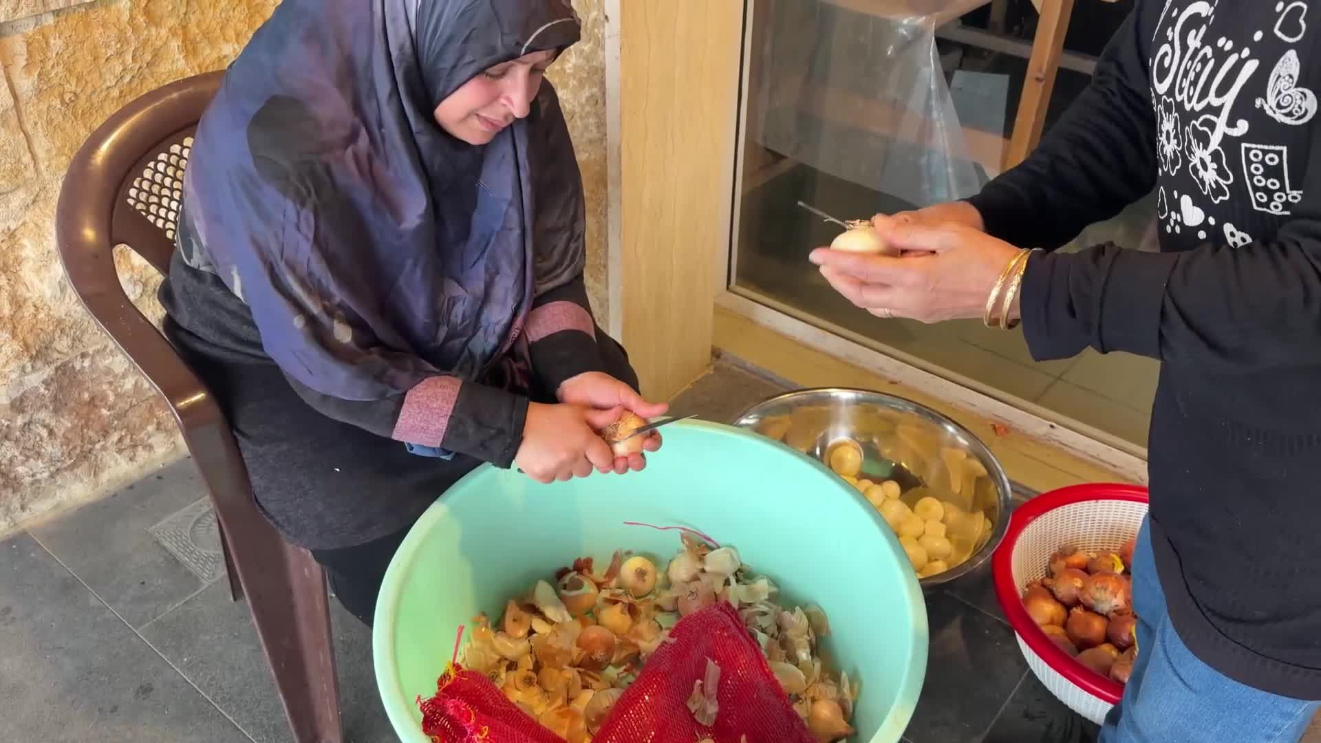 مطابخ تطوعية في بيروت تقود الاستجابة الشعبية لأزمة النزوح المتفاقمة جراء العدوان الإسرائيلي