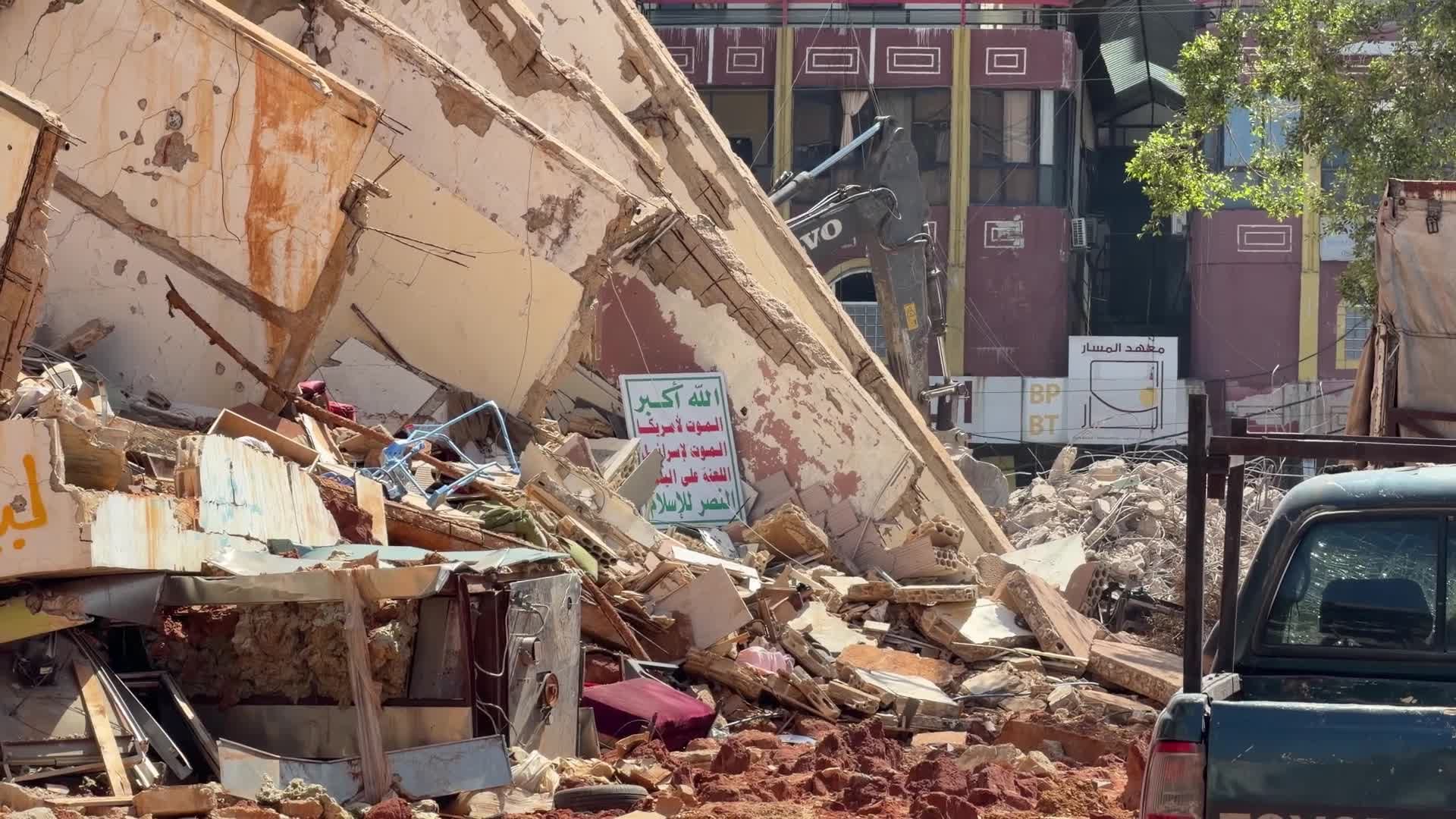 رسائل "النهج الواحد" تنتشر في الضاحية.. حضور يمني لافت قبل سريان الهدنة تأكيداً على "ساحاتنا واحدة"