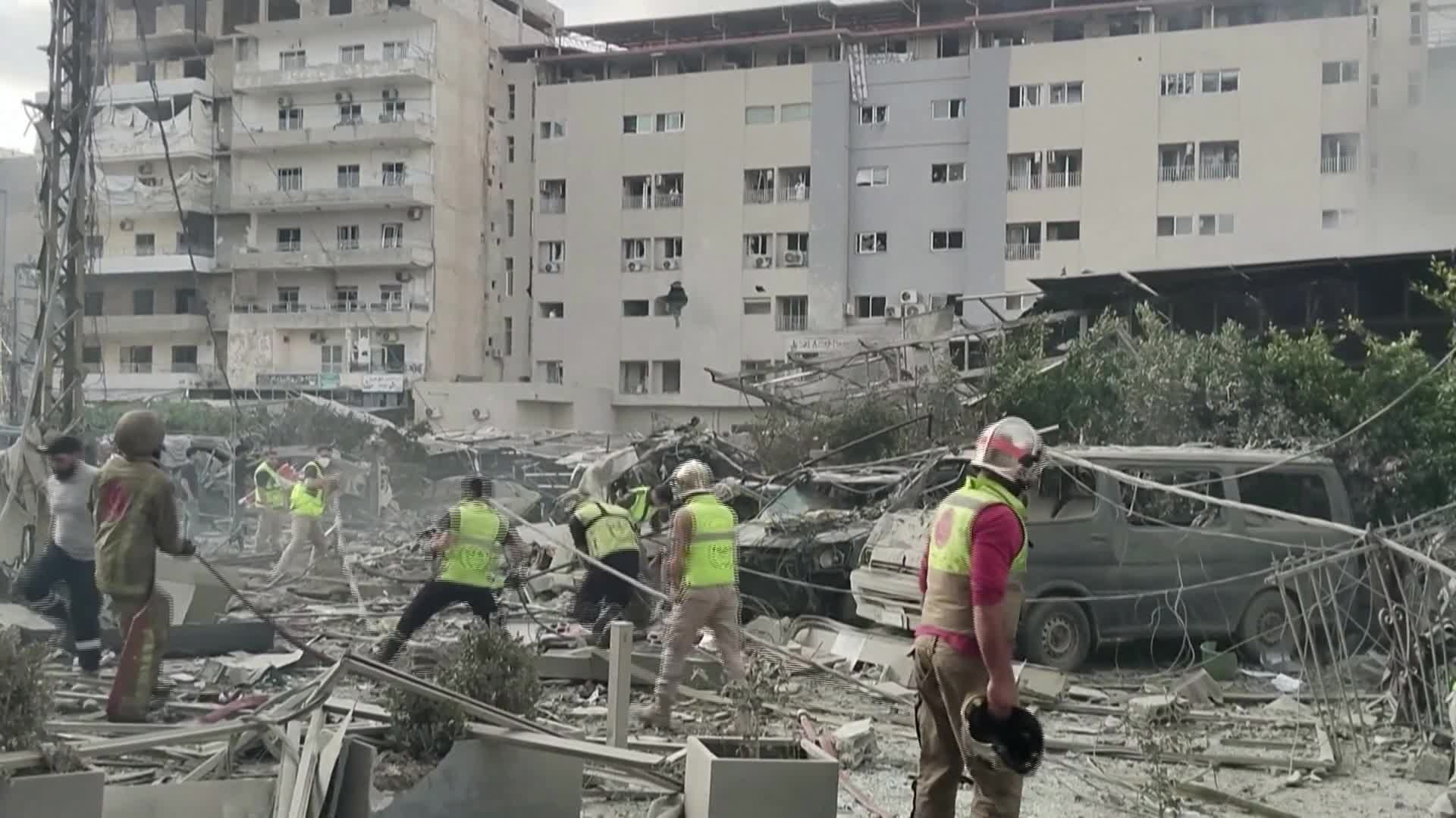 شهداء وجرحى وأضرار واسعة في مستشفى جبل عامل إثر غارة إسرائيلية على محيطه في صور
