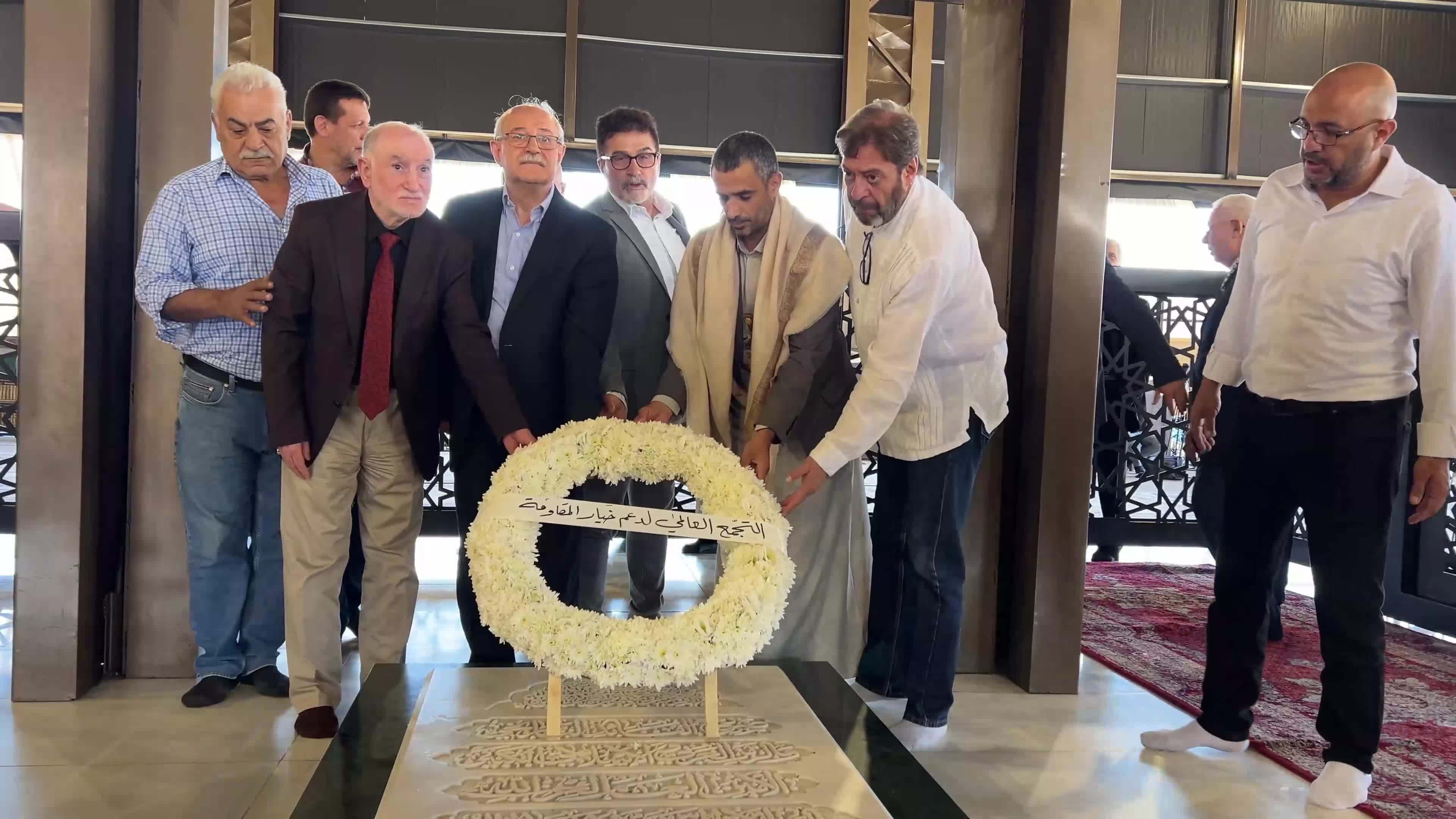 شخصيات سياسية وحقوقية من لبنان ودول أوروبية تزور مرقد السيد نصر الله ومكان استشهاده في بيروت