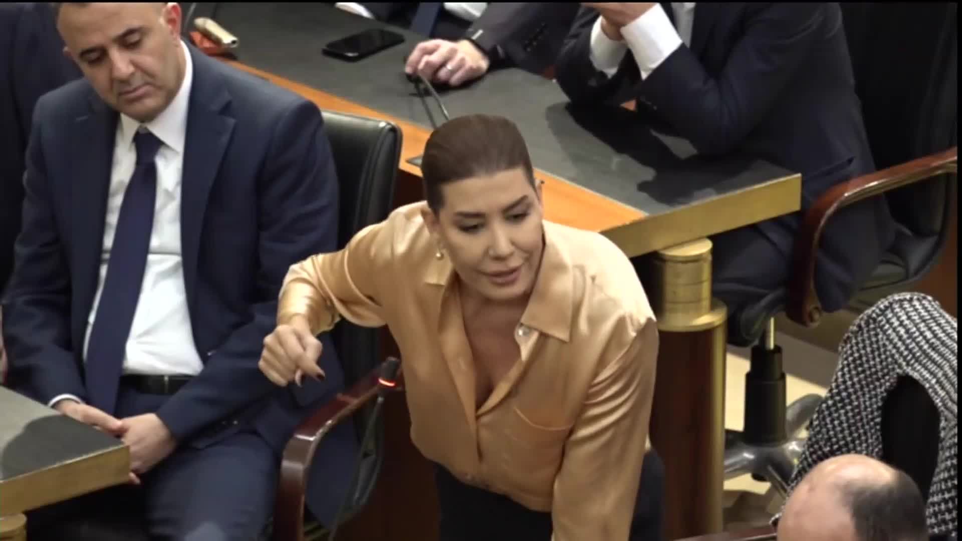 سجال حاد وشتائم بين النائبين سليم عون وبولا يعقوبيان