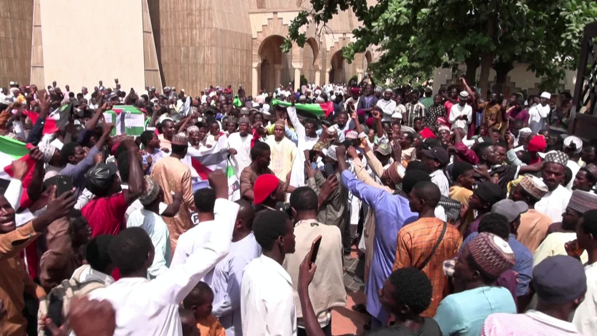 تجمع للمسلمين الشيعة في أبوجا دعماً لإيران في يوم القدس العالمي رغم انتشار أمني كثيف