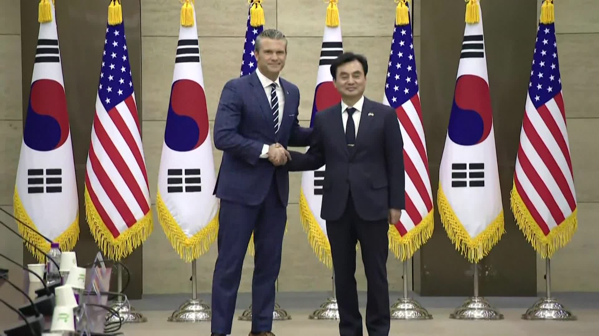 وزير دفاع كوريا الجنوبية ونظيره الأمريكي يناقشان قضايا التحالف في محادثات أمنية رئيسية