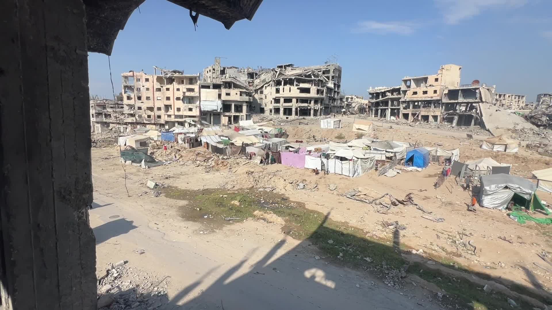 نازحو غزة يلوذون بالخط الأصفر.. خيام على أنقاض الديار وانتظار لمخارج سياسية