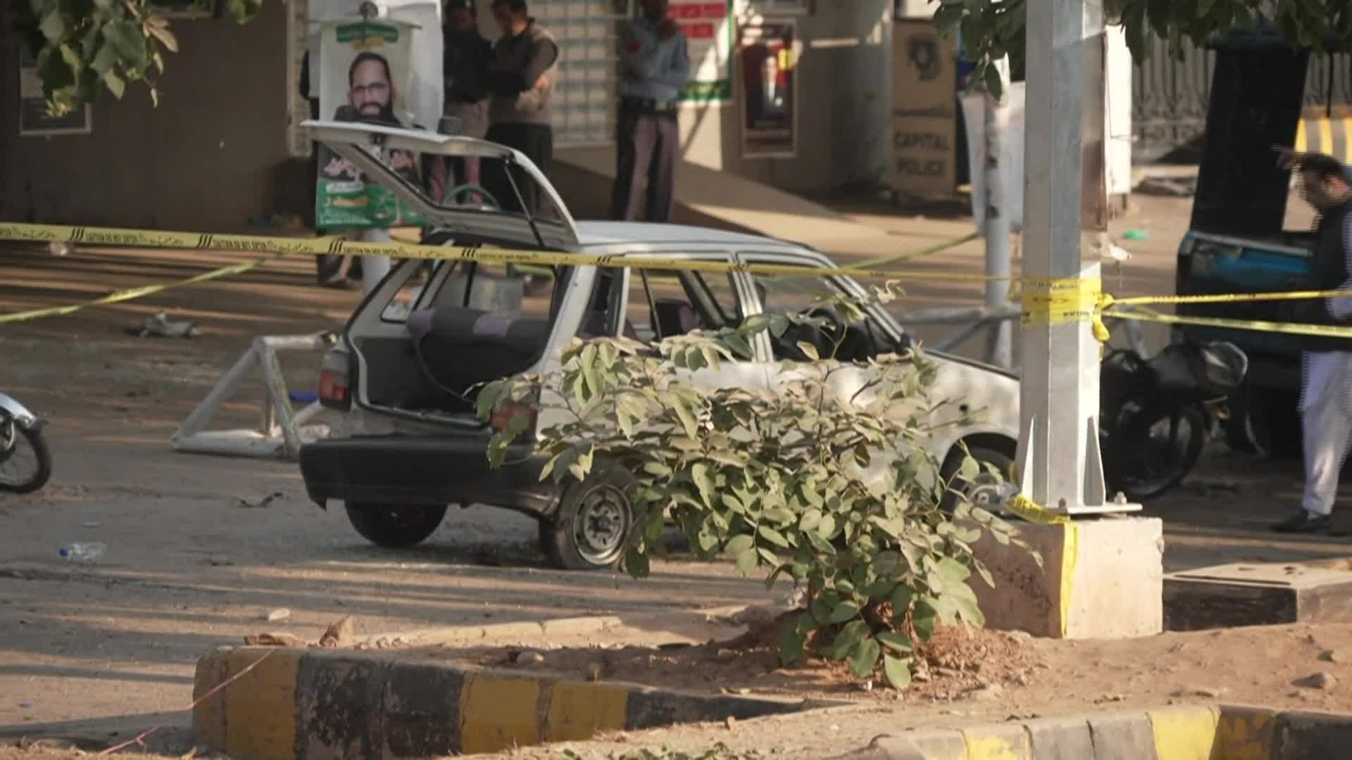 طالبان باكستان تتبنى تفجيراً انتحارياً دامياً في إسلام آباد وسط تصاعد الهجمات عبر الحدود