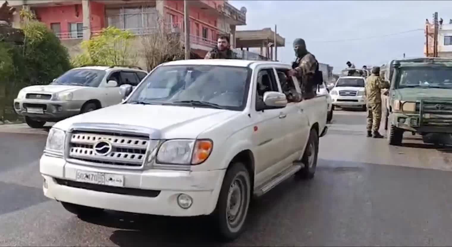 العمليات العسكرية تطلق حملة أمنية مدعّمة بقوات مدرعة لملاحقة "مسلحين" في حمص