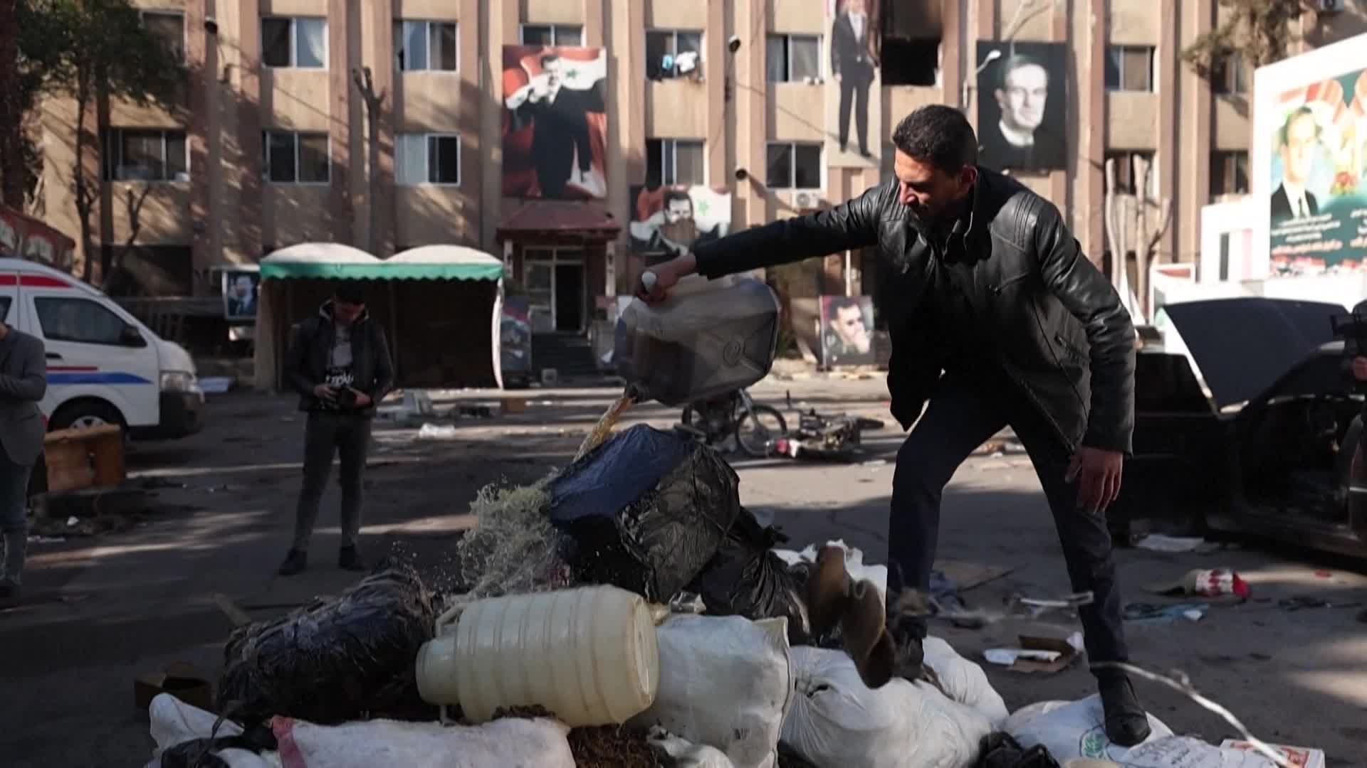 السلطات السورية الجديدة "تحرق نحو مليون حبة كبتاغون"