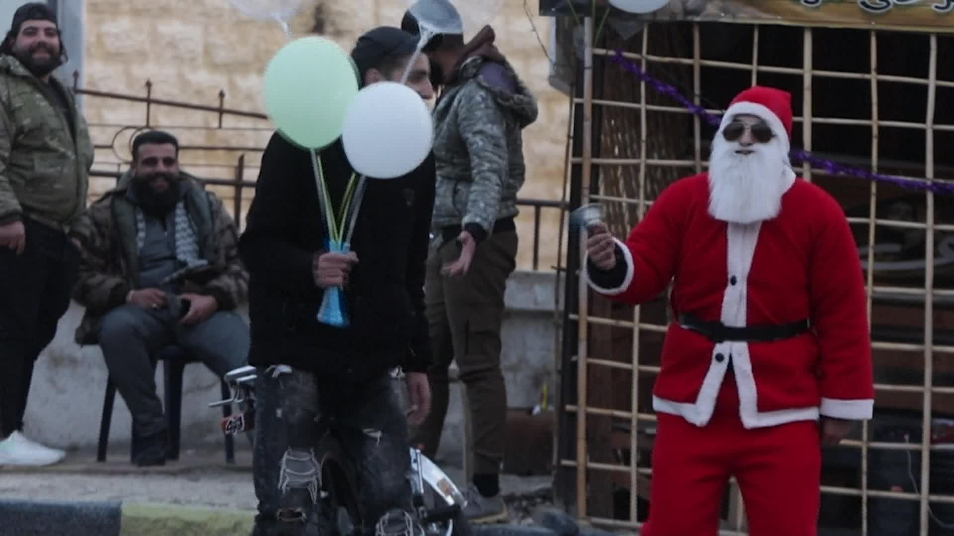 السوريون يستقبلون العام الجديد وسط الزغاريد وإيقاع المفرقعات