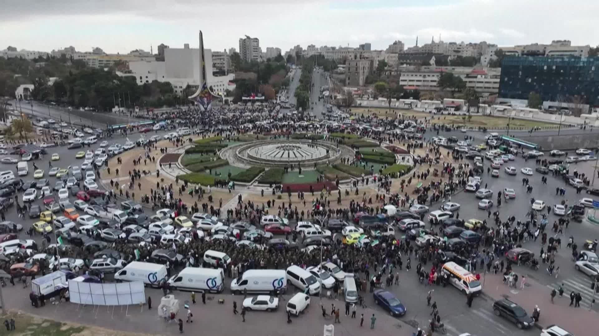 بعد سقوط نظام الرئيس الأسد.. أول استعراض عسكري في دمشق