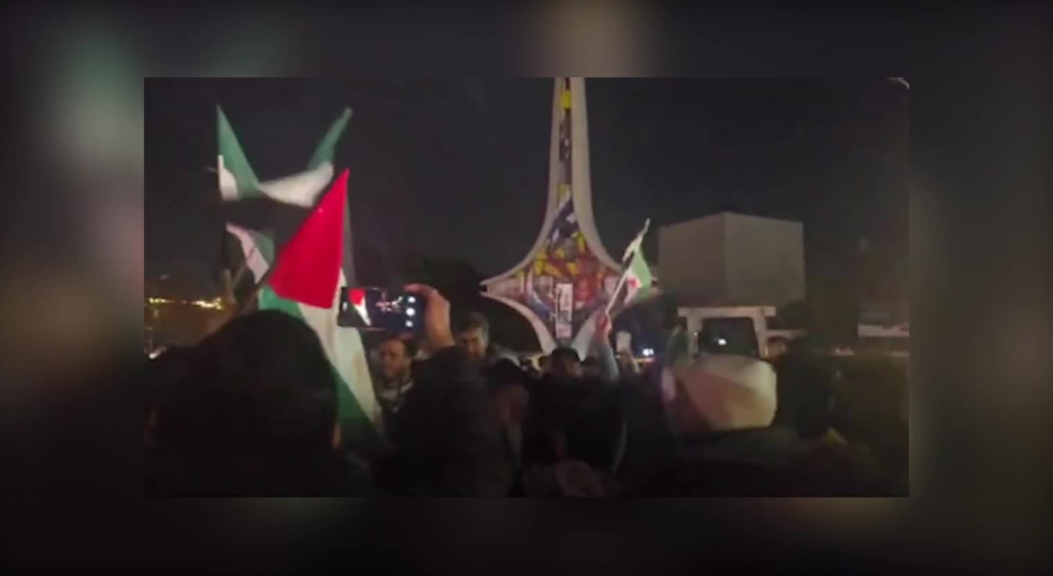 مسيرات في دمشق وحمص وتكبيرات في مساجد حلب.. السوريون يحتفلون باتفاق وقف إطلاق النار في غزة