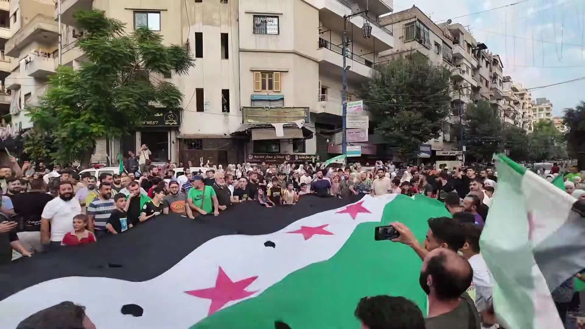 تظاهرة في اللاذقية تنديداً بالعدوان الإسرائيلي على دمشق و رفضا للتدخل الأجنبي في شؤون البلاد
