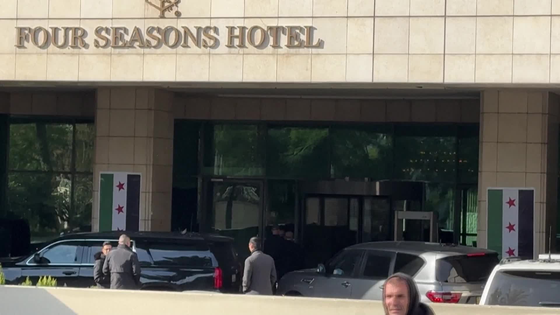 وفد أميركي يصل الى مقر إقامة قائد "هيئة تحرير الشام" في دمشق