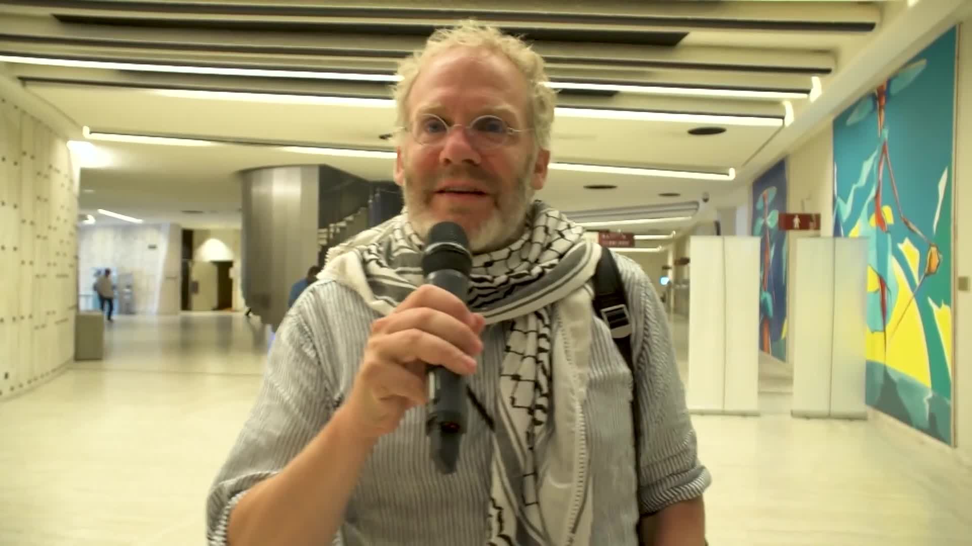 ناشط سويسري يؤكد وقوع إبادة جماعية في غزة ويطلق دعوة لانضمام أسطول دولي لكسر الحصار